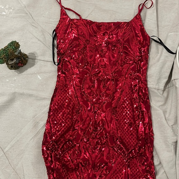 Show Stopper Red Dress With Sequence - Picture 1 of 6